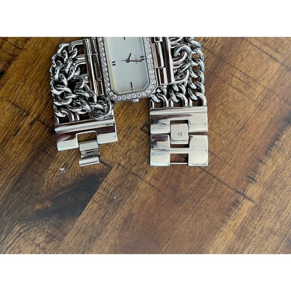 Guess silver chain watch - Picture 3 of 3